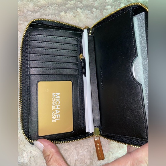 SALE! Michael Kors Large Jet Set Travel Phone Wristlet NEW WITH TAGS - Picture 14 of 16